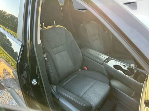 Used 2024 Nissan Rogue SV FWD image 30