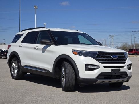 Used 2020 Ford Explorer XLT w/ Equipment Group 202A AWD/4WD image 15
