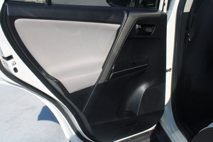 Used 2015 Toyota RAV4 LE FWD image 13
