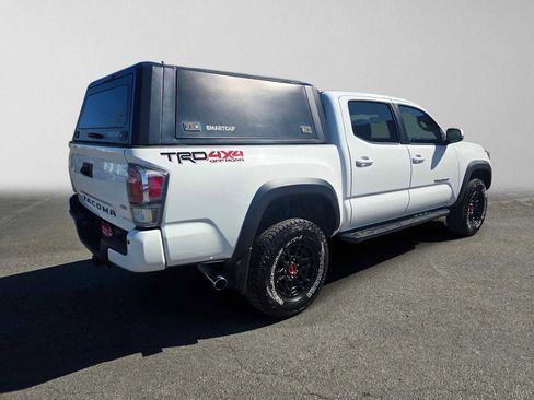 Used 2022 Toyota Tacoma TRD Off-Road w/ Technology Package AWD/4WD image 3
