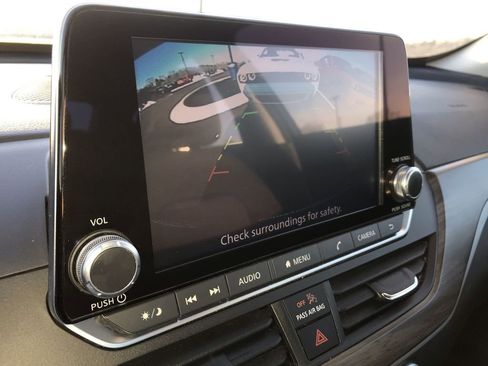 Used 2024 Nissan Altima 2.5 SV FWD image 17