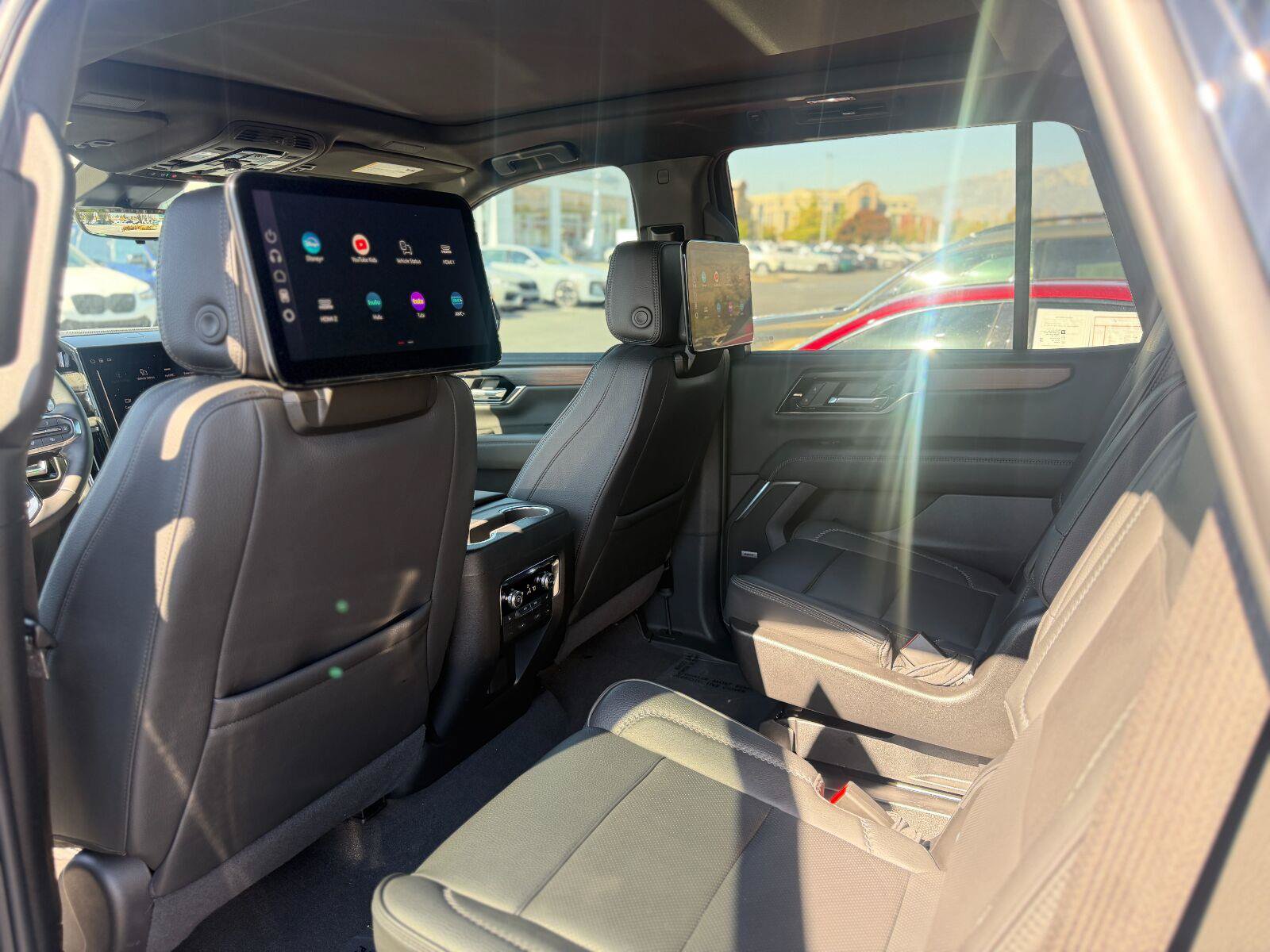 Used 2026 GMC Yukon Denali w/ Denali Reserve Package AWD/4WD image 16