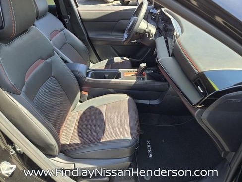 Used 2025 Nissan Kicks SR w/ SR Premium Package FWD image 17