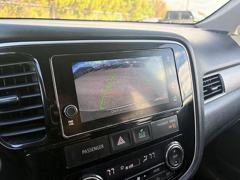 Used 2017 Mitsubishi Outlander SE image 24