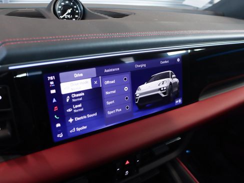 New 2026 Porsche Macan 4 Electric image 20