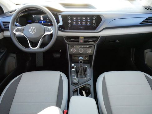 Certified 2022 Volkswagen Taos SE image 10