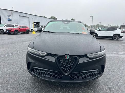 Used 2025 Alfa Romeo Tonale w/ Premium Package AWD/4WD image 2