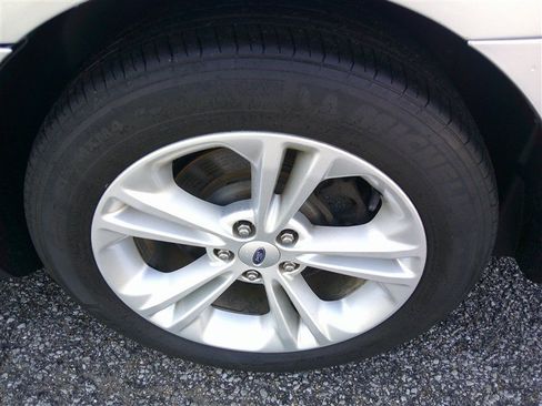 Used 2013 Ford Taurus SEL FWD image 22