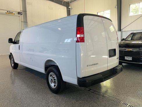 Used 2025 GMC Savana 3500 Extended RWD image 18