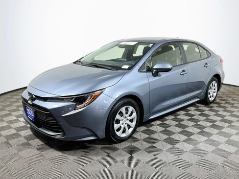 Used 2026 Toyota Corolla LE FWD image 3