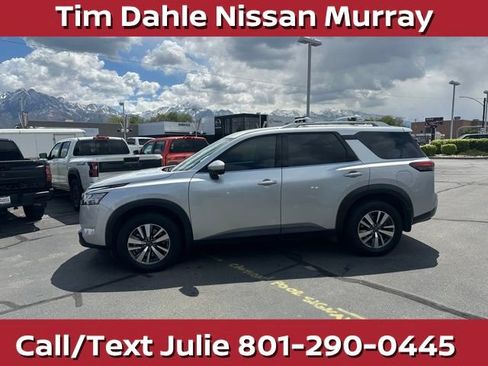 Used 2023 Nissan Pathfinder SL AWD/4WD image 7