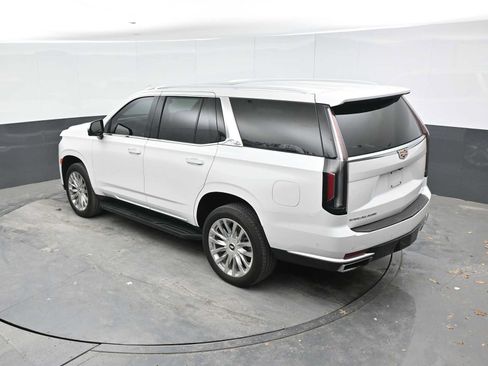 Used 2024 Cadillac Escalade Premium Luxury AWD/4WD image 12