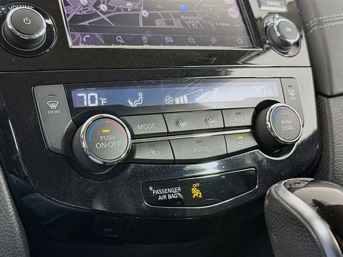 Used 2020 Nissan Rogue SL image 24