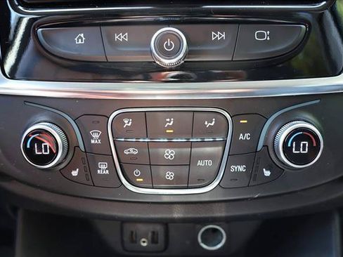 Used 2021 Chevrolet Traverse LT AWD/4WD image 19