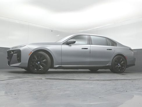 Used 2023 BMW i7 xDrive60 image 18