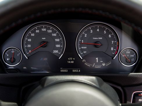 Used 2016 BMW M4 Convertible image 30