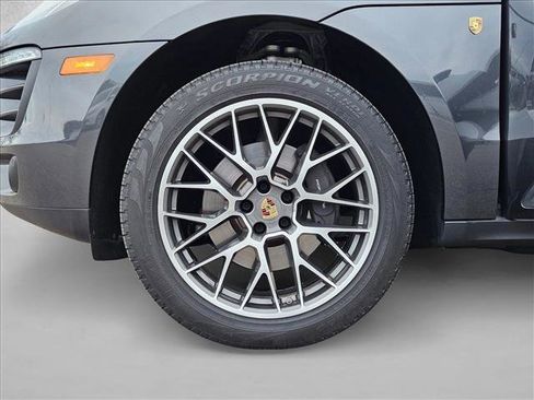 Used 2018 Porsche Macan Sport Edition image 24