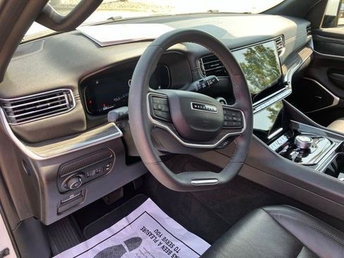 Certified 2022 Jeep Wagoneer Series II AWD/4WD image 14