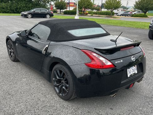 Used 2019 Nissan 370Z Touring RWD image 14