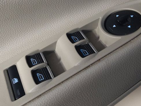 Used 2018 Ford Escape Titanium w/ Ford Safe & Smart Package image 27