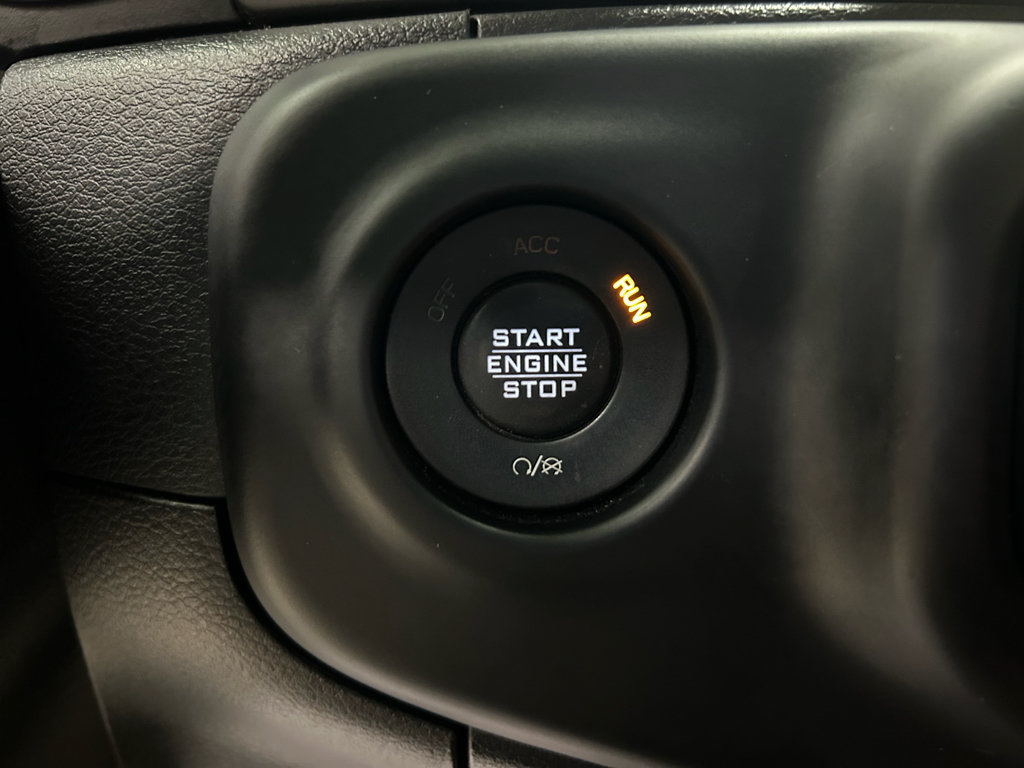 Used 2018 Jeep Wrangler Unlimited Sahara AWD/4WD image 15