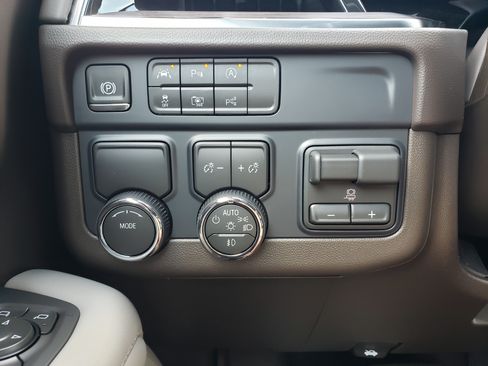 New 2026 Chevrolet Suburban LT w/ Comfort Package RWD image 18