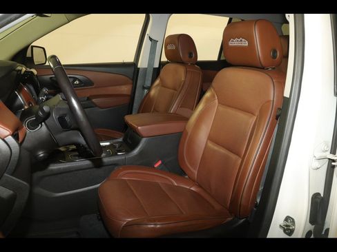 Used 2021 Chevrolet Traverse High Country AWD/4WD image 19
