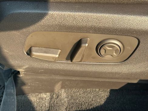 Used 2026 Kia Carnival FWD image 24