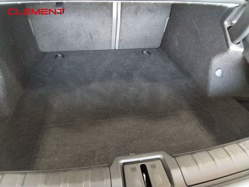 Used 2022 Porsche Taycan image 9