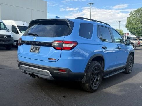Used 2025 Honda Pilot TrailSport image 7