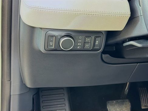 Used 2025 Ford Mustang Mach-E Premium AWD/4WD image 31