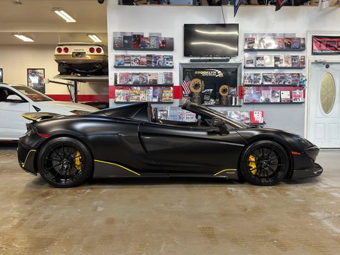 Used 2020 McLaren 600LT Spider RWD image 5