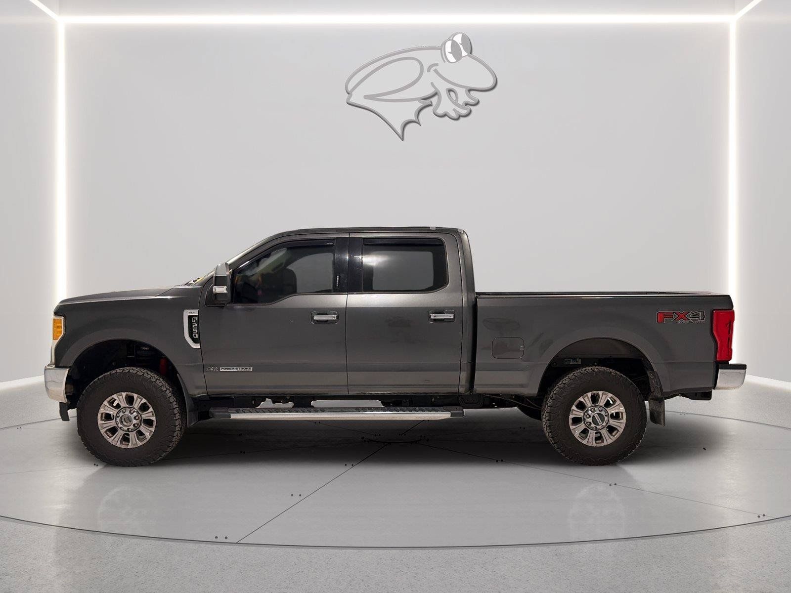 Used 2017 Ford F250 XLT w/ XLT Premium Package AWD/4WD image 2