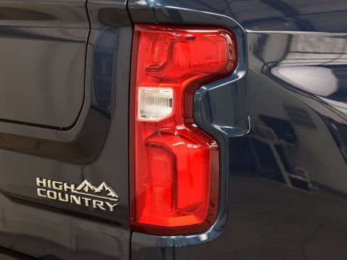 Used 2022 Chevrolet Silverado 1500 High Country w/ High Country Premium Package image 17