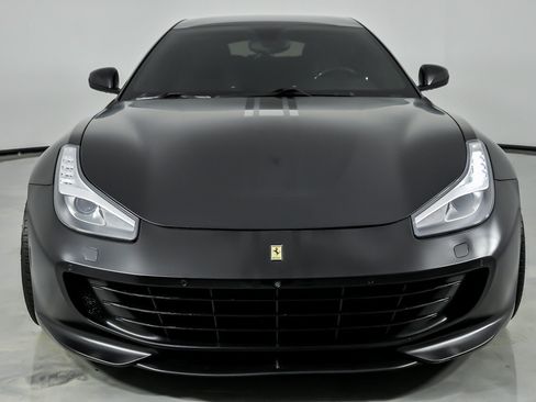 Used 2017 Ferrari GTC4Lusso AWD/4WD image 4