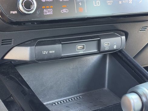 Certified 2024 Kia Niro EX FWD image 27