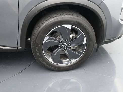Used 2024 Nissan Rogue SV AWD/4WD image 11