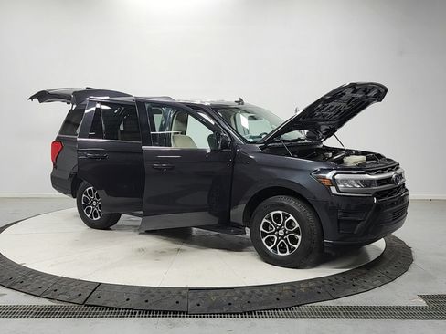 Used 2024 Ford Expedition XLT RWD image 9