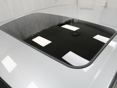 Used 2020 Toyota Avalon Limited image 44