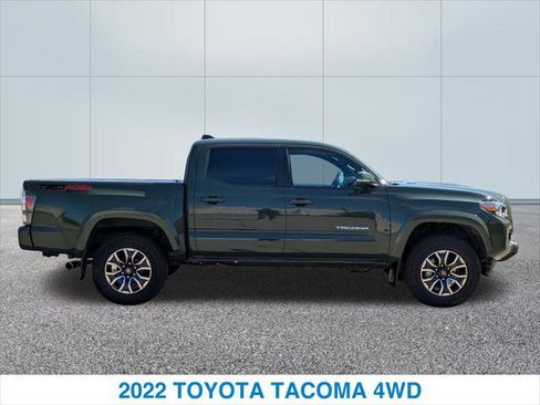 Used 2022 Toyota Tacoma TRD Sport w/ Technology Package image 6
