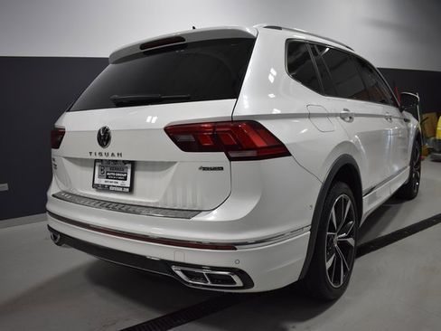Used 2022 Volkswagen Tiguan SEL R-Line image 8