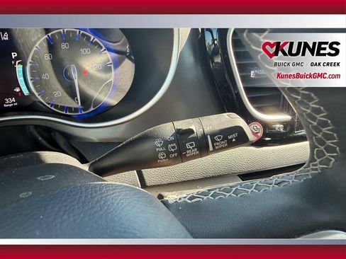 Used 2023 Chrysler Pacifica Touring-L FWD image 26