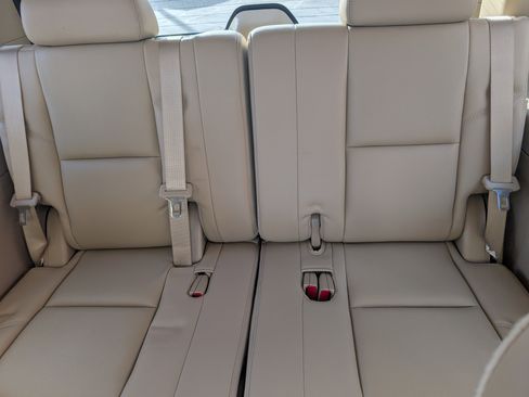 Used 2012 Cadillac Escalade Luxury image 26