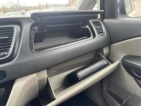 Used 2020 Kia Sedona EX image 28