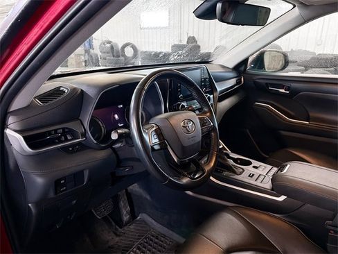 Used 2020 Toyota Highlander XLE image 8
