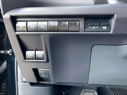 Used 2024 Toyota Sienna XLE Woodland Edition AWD/4WD image 33