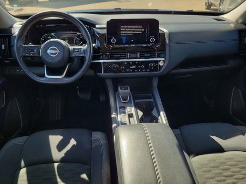 Used 2025 Nissan Pathfinder SV FWD image 17