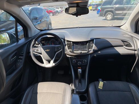 Used 2020 Chevrolet Trax LT w/ LT Convenience Package image 14