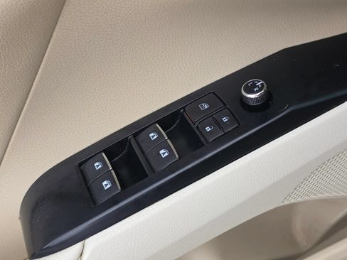 Used 2019 Toyota Camry XLE FWD image 25