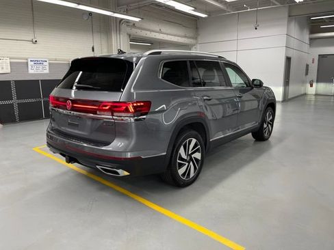Used 2024 Volkswagen Atlas SEL AWD/4WD image 4
